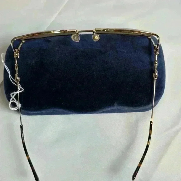 NWT! GUCCI Women's Sunglasses, Gold Frame with Velvet Blue Case GG1020S - Picture 7 of 13